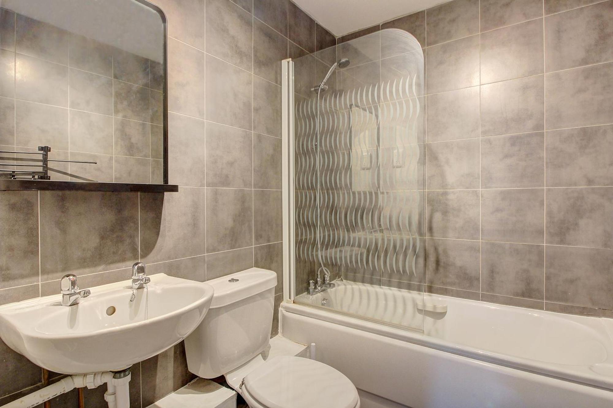 2 Minutes From Mk Central By Car- 2 Bed Apartment - 2 Free Parking Spaces- Hosted By Stayinmk Milton Keynes Exterior foto